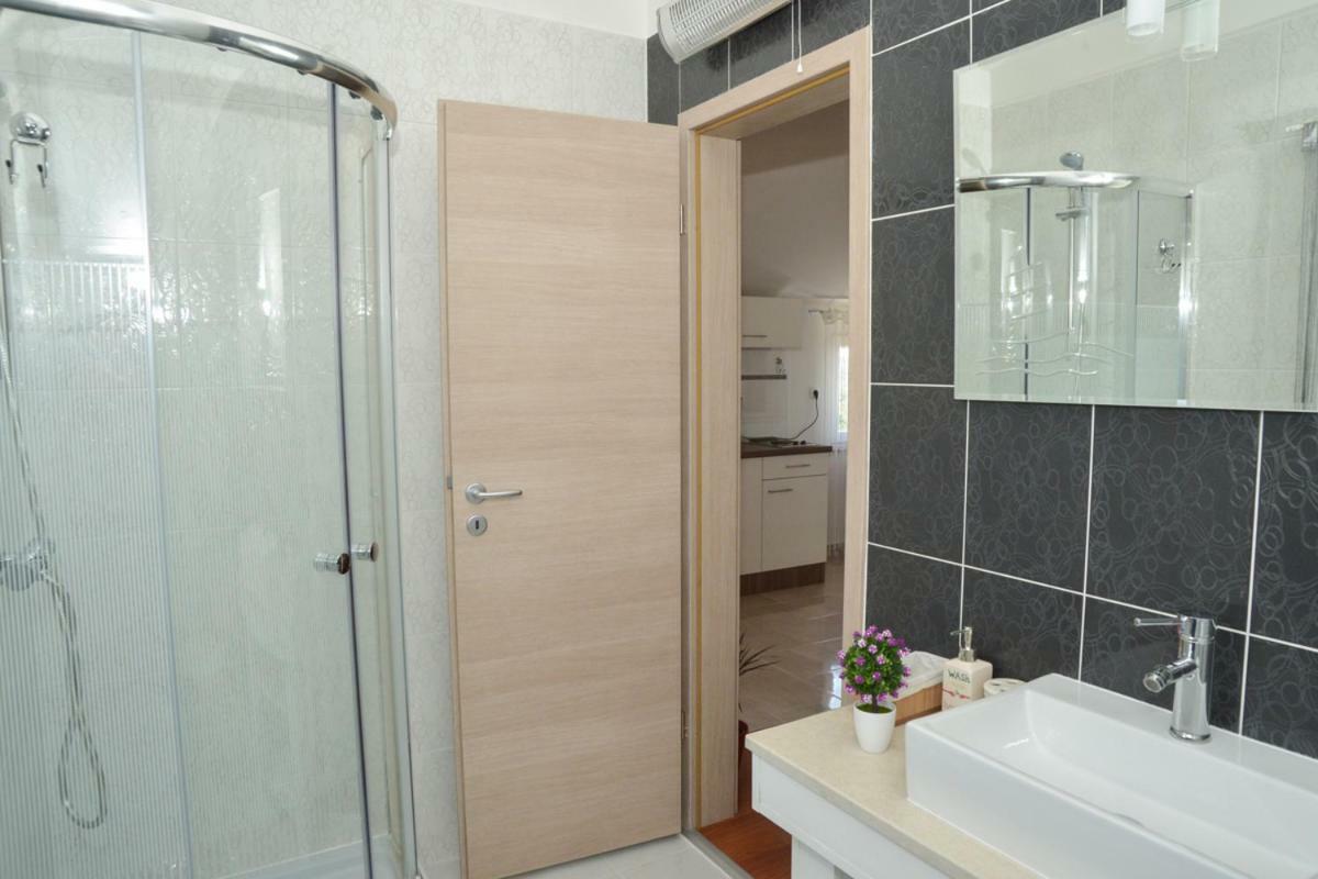 Apartment Antonio Zara Esterno foto